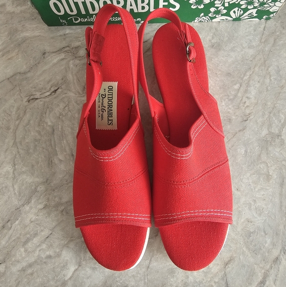 Vintage Outdorables by Daniel Green Red Slingback Wedge Sandal 8 Narrow - Picture 2 of 5